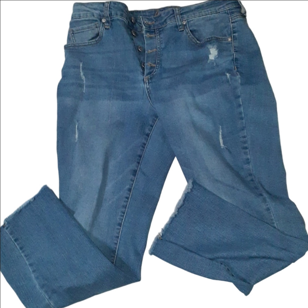 Stretchy & Styling in 4 Button Jeans by Copperflash!